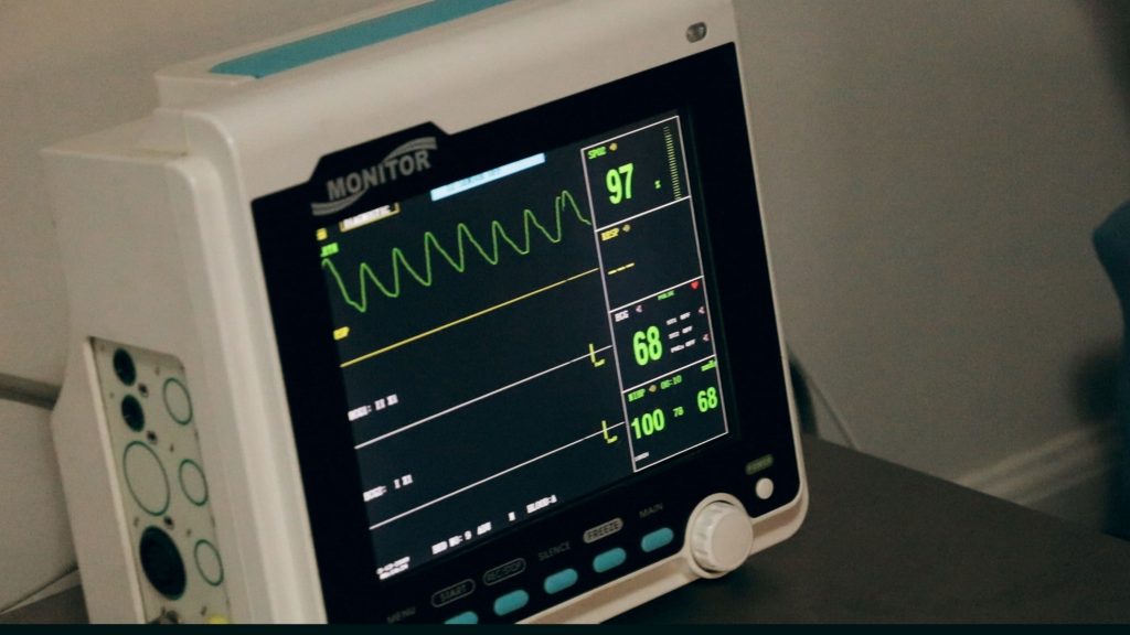 a heartrate monitor in a hospital